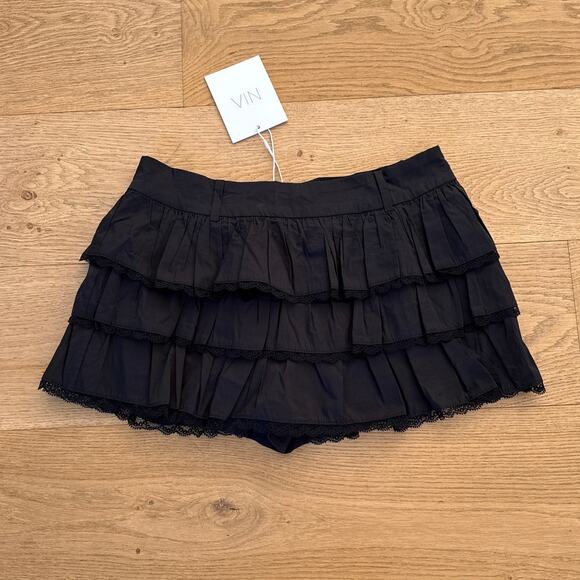 NIA - Sora Tiered Frill Lace Trim Mini Skort in Black - Picture 1 of 6